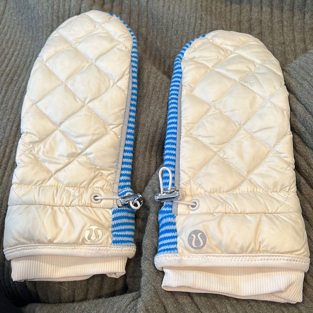 Lululemon Mittens
